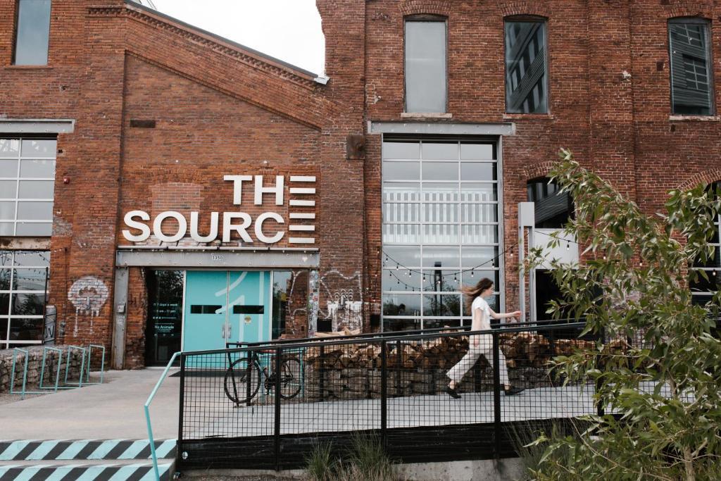 The Source Hotel Денвер Экстерьер фото